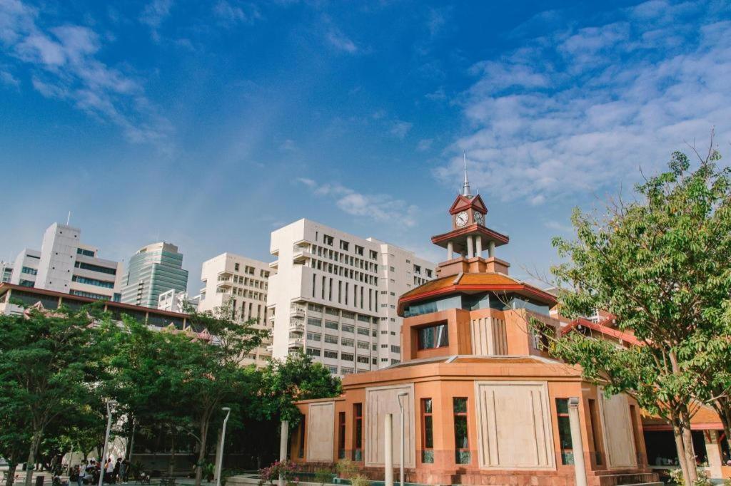 The Duchess Hotel Bangkok Exterior foto